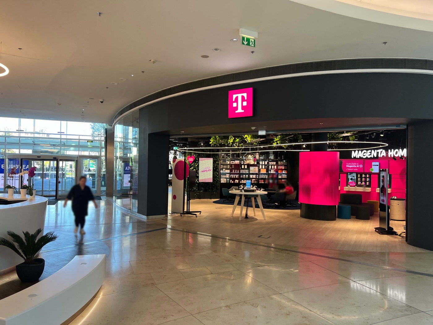 Vstup do Telekom zvnútra Eurovea